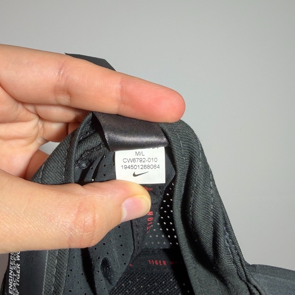 Nike Tiger Woods Heritage86 Golf Hat Black TW Logo Perforated Cap Mens M/L - Picture 8 of 8